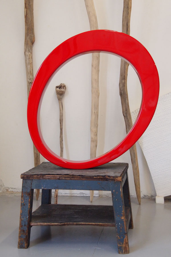Prasto, Red egg form©, 2013; Aluminum, car paint, lead, 100x70x12 cm