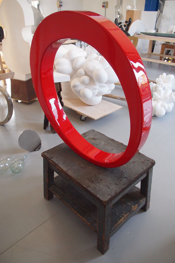 Prasto, Red egg form©, 2013; Aluminum, car paint, lead, 100x70x12 cm