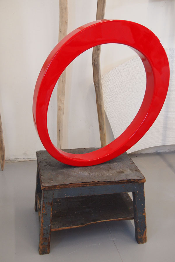 Prasto, Red egg form©, 2013; Aluminum, car paint, lead, 100x70x12 cm