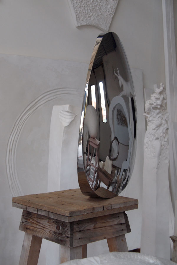 Prasto, Big stainless steel egg form©, 2010; Stainless steel, lead, 90x80x18 cm