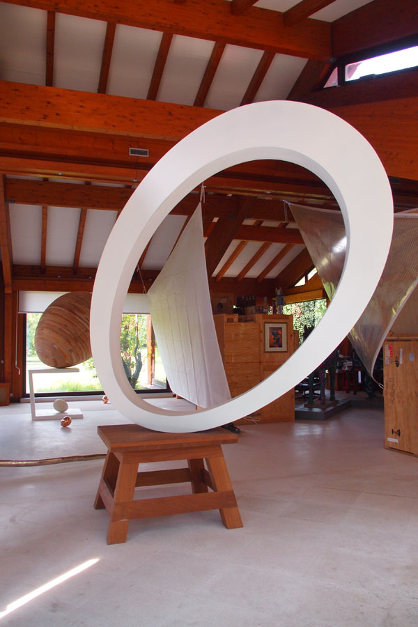 Prasto, Big white egg form sculpture©, 2011; Iron, car paint, lead, 300x200x30 cm
